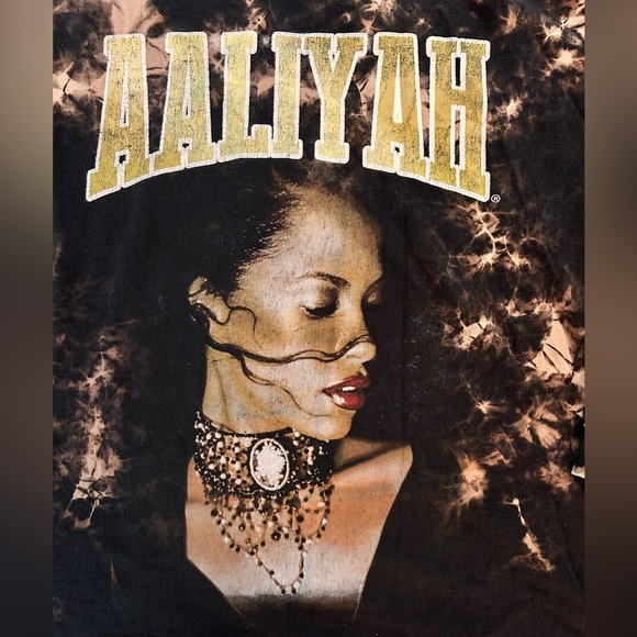 Levi, Aaliyah, and TLC shirts, lot of 3! - Picture 12 of 13